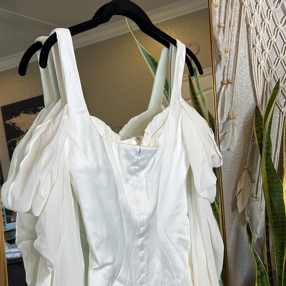 House of CB ‘Eva’ White Corset Puff Sleeve dress NWOT - Picture 12 of 13